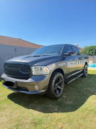 RAM CLASSIC 5.7 V8 GASOLINA LARAMIE NIGHT EDITION CD 4X4 AUTOMÁTICO
